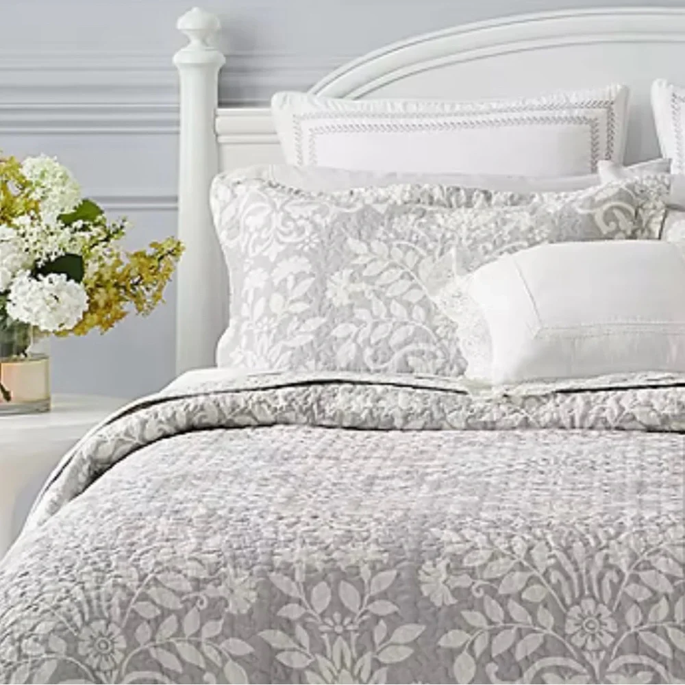 Laura Ashley Rowland Elegant Gray and White Full/Queen Quilt Set